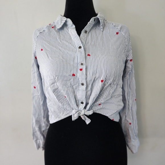 Love,Fire Junior's Long Sleeve Knotted Front Button Down Shirt Blue Stripe Heart - Picture 1 of 11